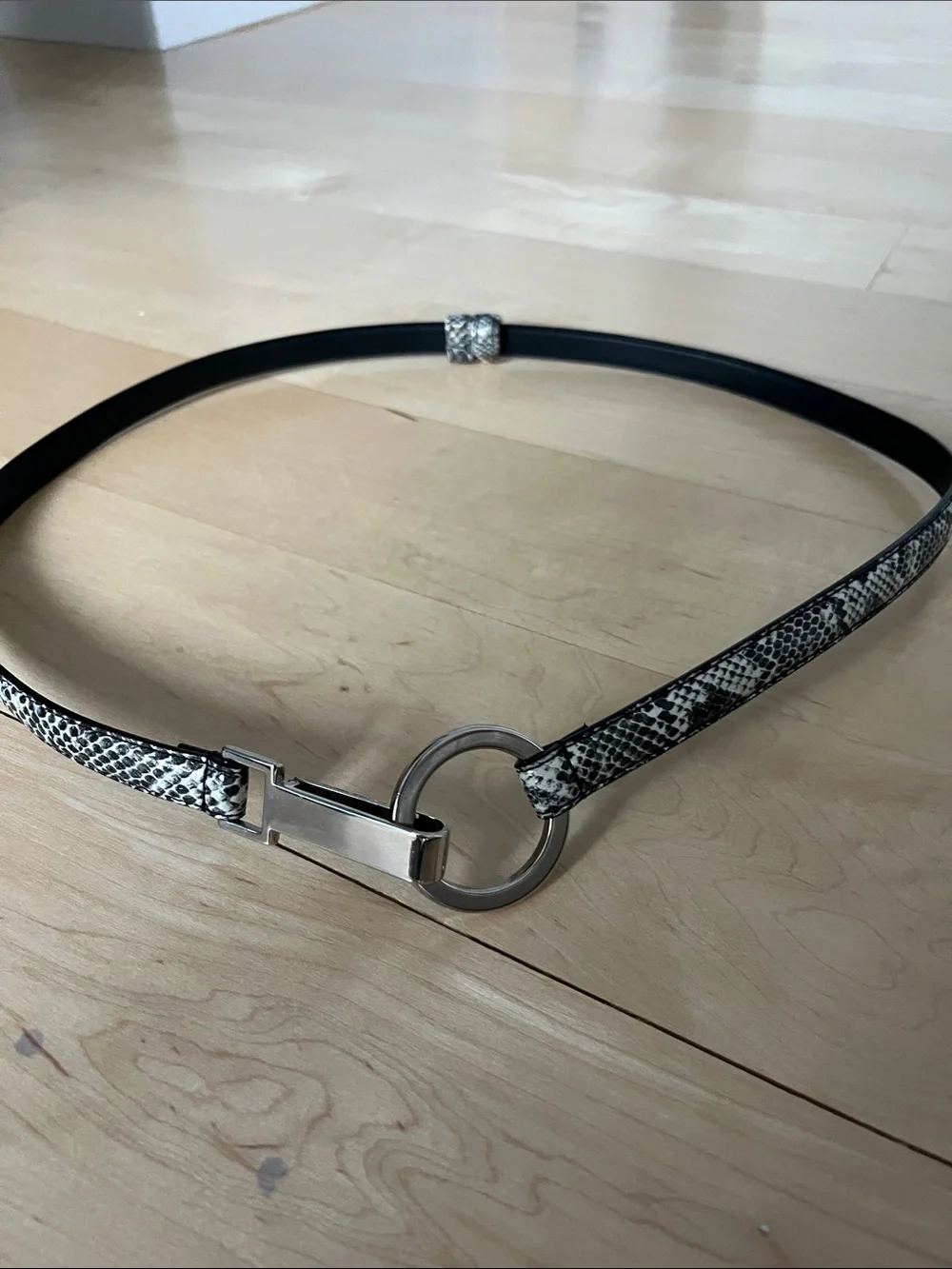 Slim Snake-Print Ring Buckle Women's Belt in Black/Gray